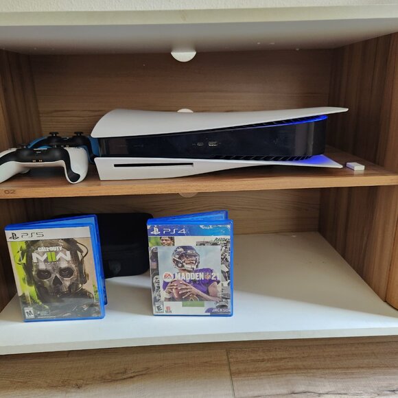 PlayStation 5 Disk with 2nd blue controller and 2 games - Picture 2 of 4